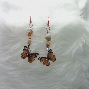 No1204 Pretty handmade earrings with butterflies buttons